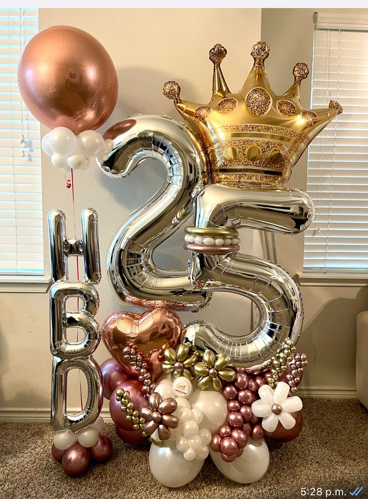 number balloons bouquet crown