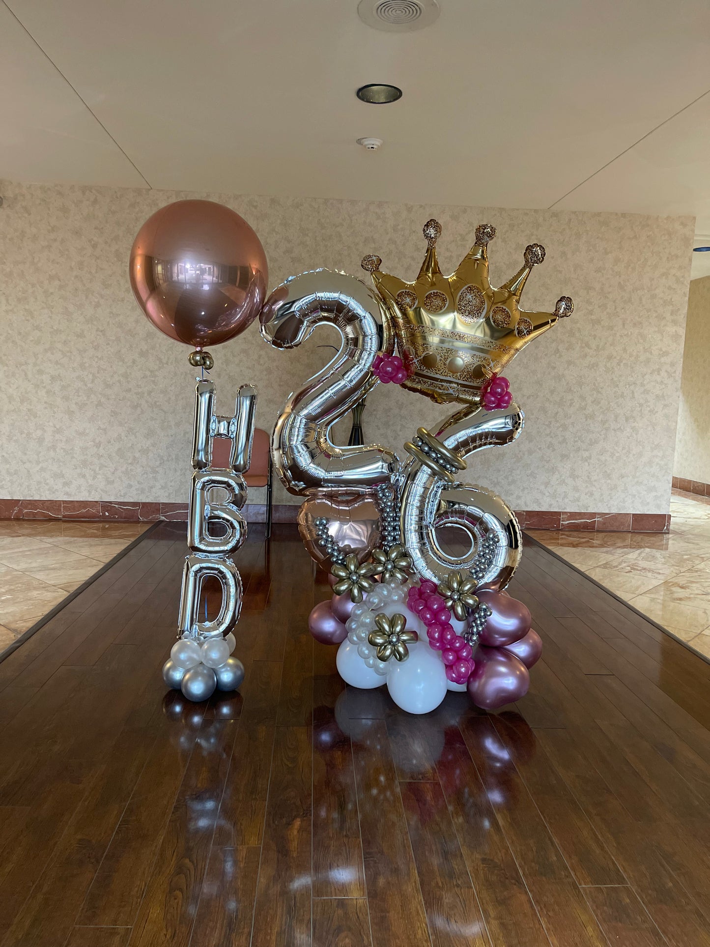 number balloons bouquet crown