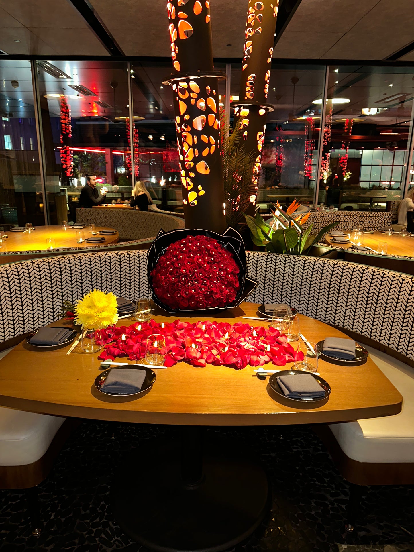 Ramo Buchon pearl (200 roses)