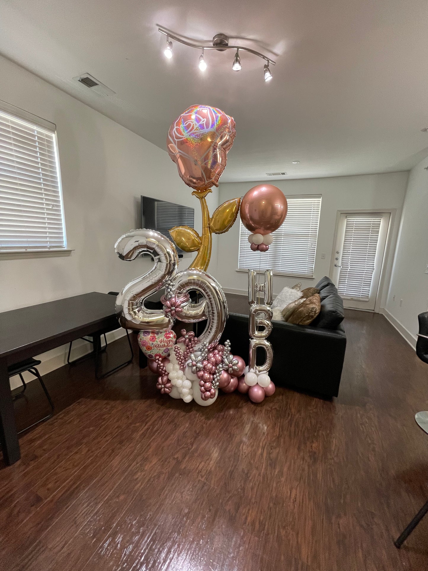 number balloons bouquet rose