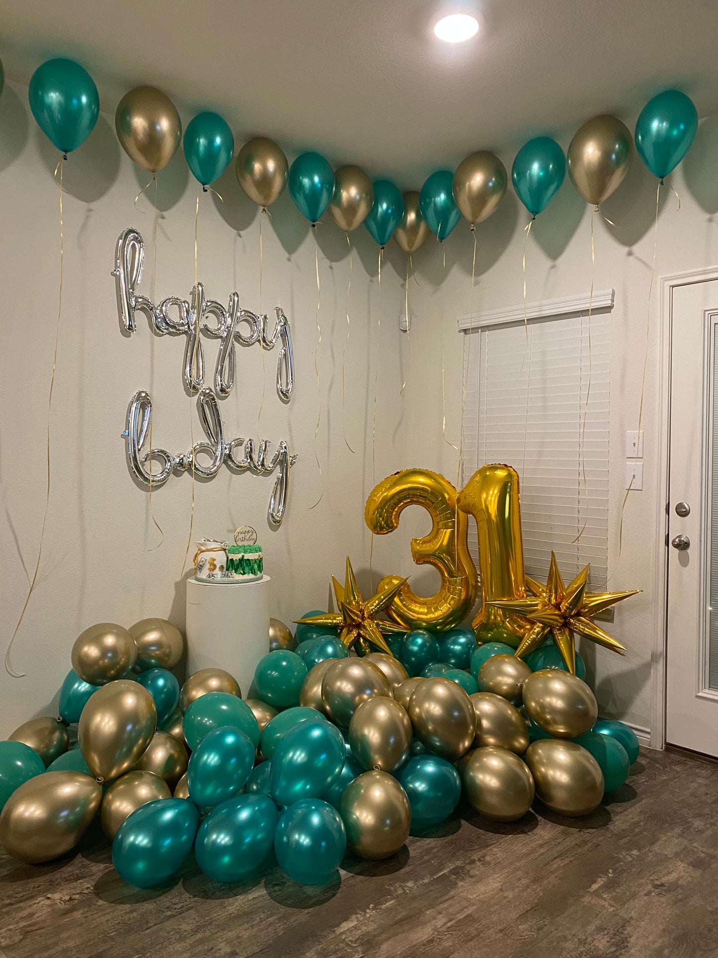 ROOM DECOR HBD (click to see more photos)